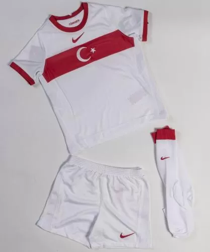 Turkey Little Boys Football Kit EC - 2020-21